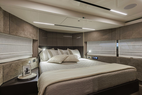 The VIP CABIN is equipped with a double bed, a bathroom with separate shower, large wardrobes, and a beauty corner